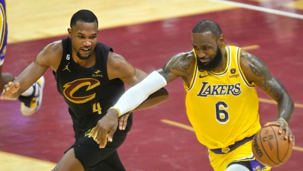 Evan Mobley LeBron James Dec 6 2023